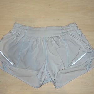 Lululemon Hotty Hot Short 2.5’ BLUEISH WHITE SIZE 8